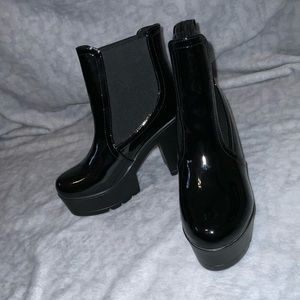 Black Patent Platform Chelsea Bootie 🖤